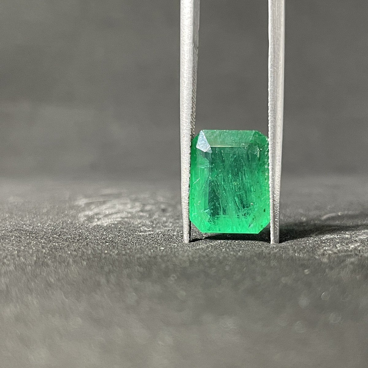 Natural Emerald - 5.71 Carats Natural Emerald - 5.71 Carats