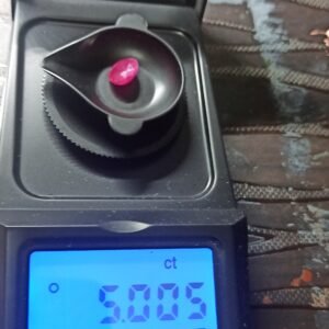 Natural Ruby - 5.01 Carats — certified weight
